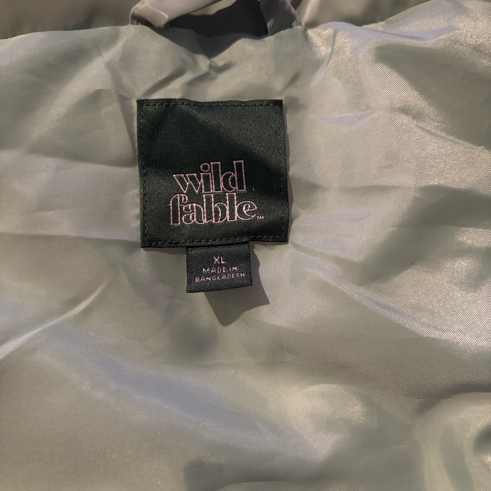 Wild Fable Light Gray Puffer Vest - Picture 4 of 4